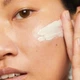 Солнцезащитный крем для лица SKIN1004 Madagascar Centella Poremizing Velvet Finish Sunscreen SPF50 (50 ml) - изображение 3