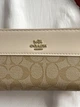 Кошелек Coach Signature Accordion Zip Wallet 938195 молочный - изображение 2