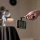 Держатель телефона Ulanzi MA60 магнитный складной для MagSafe алюминий серебристый - изображение 9