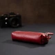 Женская кожаная ключница GRANDE PELLE красная на молнии тубус 13х3х4 см 56000 - изображение 5
