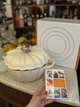 Каструля гарбуз Le Creuset чавунна Pumpkin Cocotte кремова - изображение 5