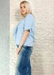 Футболка бавовняна з батистовим воланом блакитна Gioya 17-023 - L-XL - блакитний - зображення 4