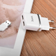 Сетевое зарядное устройство Hoco C12 с Lightning кабелем для зарядки двух устройств одновременно 2USB 2.4A белое - изображение 7