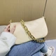 Женская классическая сумка багет на толстой золотой цепочке рептилия бежевая - изображение 6