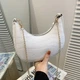 Женская маленькая сумка рептилия багет крокодиловая кожа с золотой цепочкой белая - изображение 1