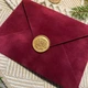 Конверт оксамитовий без підкладки 15 х 11 см з печаткою та клейкою застібкою червоний - изображение 2