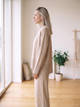 Теплий в'язаний костюм жіночий — гольф-светр oversize + брюки палаццо, капучино меланж S - зображення 2