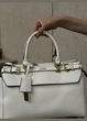 Женская сумка 089 Guess с двумя ручками белая - изображение 3