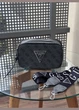 Женская сумка Guess G015-2x прямоугольная кросс-боди серая - изображение 3