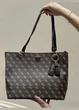 Женская сумка Guess шопер коричневая - изображение 2