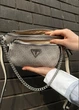 Женская сумка Guess 136 кросс-боди бледно-розовая - изображение 4