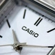 Женские часы Casio LTP-V007D-2E голубые 30 м - изображение 6