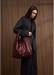 Женская сумка Sambag HOBO L бургунди большая из экокожи сумка хобо на плечо вместительная повседневная 70500 - изображение 13