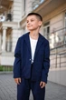 Класичний брючний костюм дитячий для хлопчика вільного крою піджак на підкладці та штани на резинці 122-128 темно-синій - зображення 3