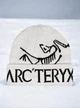 Шапка Arcteryx белого цвета. - изображение 2