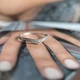 Серебряное кольцо с фианитами, вес изделия 0,99 гр (2209867) - изображение 4
