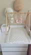 Напольный мобиль BABY GYM с игрушками, стойка Монтессори, тренажер для младенцев, розовый мишка и барашек - изображение 1