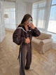 Женский велюровый спортивный костюм-тройка с топом, укороченной кофтой на молнии и брюками с высокой посадкой 42-44 Шоколад - изображение 9