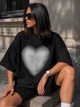 Футболка жіноча SHENG 6820 супер oversize широка з великим серцем із камінців one size чорна - зображення 6