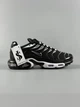 Мужские кроссовки Nike Air Max Plus TN Black White 43 (27.5 см) - изображение 1