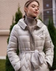 Жіночий однотонний пуховик casual з гусячим пухом і капюшоном Basic (молочний, M), 36031, 27720 - изображение 5
