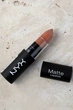 Губная помада с матовым финишем NYX Professional Makeup Matte Lipstick MLS29 Sable (4.5 г) - изображение 4