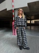 Костюм женский прогулочный в клетку черного цвета 39124 42/48 - изображение 1