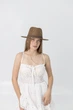 Шляпа федора с золотистой цепью с сердцами D.Hats Коричневая - изображение 5