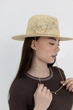 Капелюх Федора з рафія з золотистим ланцюгом з перлинами D.Hats бежевий - зображення 4