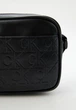 Сумка чоловіча (unisex) Calvin Klein camera bag крос-боді через плече чорна з тисненням - изображение 3