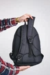 Рюкзак черный Under Armour с большим черным логотипом, 17х43х29 см, 21 литр - изображение 4