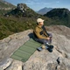 Коврик туристический складной одноместный IXPE Naturehike CNK2650WS010 с алюминиевой пленкой, 200x60x2.3 см, зеленый - изображение 5