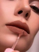 Бархатистая матовая помада ZOLA Velour Lip Souffle 03 Toffee 4,2 мл - изображение 4