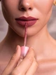 Бархатистая матовая помада ZOLA Velour Lip Souffle 05 Cozy pink 4,2 мл - изображение 4