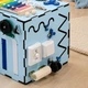 Бизикуб для детей 30x30x30 см с доской для рисования, 28 элементов, Голубой (Развивающий деревянный бизиборд) - изображение 8