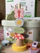 Дерев'яна розвиваюча іграшка 4 в 1 Tooky Toy Квітковий сад з шнурівкою пірамідками сортером та картками-завданнями в кошику - зображення 4