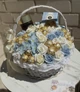 Кошик подарунковий з кавою Nescafe Gold, мильними квітами, цукерками Ferrero, горіхами у шоколаді - изображение 1