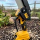 Аккумуляторная минипила DeWalt ручная цепная электропила беспроводная компактная 8 дюймов 48 В 6 А·ч шина 20 см для обрезки деревьев веток сада дачи древесины с автоматической смазкой тормозом 2 АКБ - изображение 7