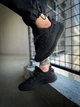 Кроссовки мужские и женские Adi Yeezy Boost 350 black / Ади Изи буст 350 черные рефлективные шнурки 45 - изображение 6