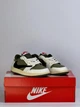 Кросівки жіночі Air Jordan 1 Retro Low OG SP Travis Scott Khaki White Black шкіра сітка текстиль 37р хакі з білим - зображення 1