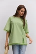 Женская oversize футболка зеленая с кружевом внизу и на рукавах Arjen 35566, размер универсальный - изображение 1