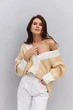 Вязаный женский кардиган oversize молочный с желтым узором «елочка» Arjen 102287, размер универсальный, код цвета 111834 - изображение 1