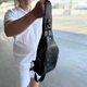 Легкий чоловічий слінг з натуральної шкіри Tiding Bag сумка-слінг, месенджер через плече 32 x 18 x 5 см Чорний (906809) - зображення 4