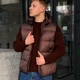 Мужские жилеты демисезонные с капюшоном коричневые размер S - изображение 1