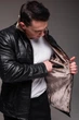 Чоловіча класична куртка з екошкіри на хутрі, розмір 3XL - изображение 8