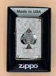 Запальничка Zippo 150 ACE FILIGREE, воронений Black Ice®, з полірованим візерунком, зображенням пікового туза та кремнієвим - зображення 2