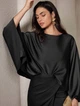 Атласна сукня з рукавами «Летюча миша» ElborDress, чорна, one size - зображення 3