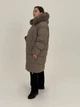 Пуховик длинный женский с мехом мокко 305/50 - изображение 10