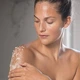 Сольовий пілінг для тіла ELEMIS Frangipani Monoi Salt Glow 490 г - изображение 4
