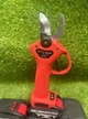 Секатор аккумуляторный BOSCH BGA495W 48 В садовый электрический сучкорез 35 мм ножницы для обрезки деревьев изогнутое лезвие беспроводной инструмент для веток кустарников кустов молодых деревьев сада дачи с 2 АКБ кейсом - изображение 2